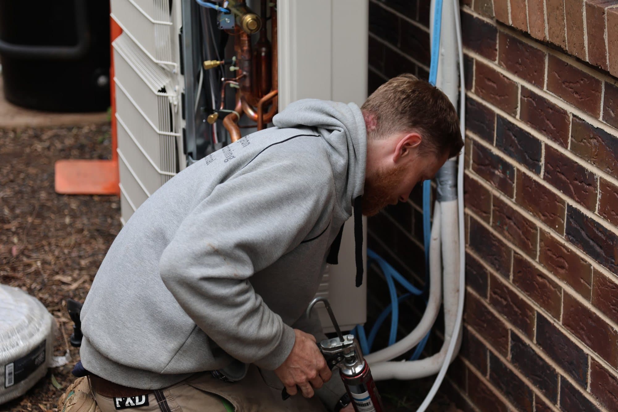 Sealing the cable entries on an outdoor unit